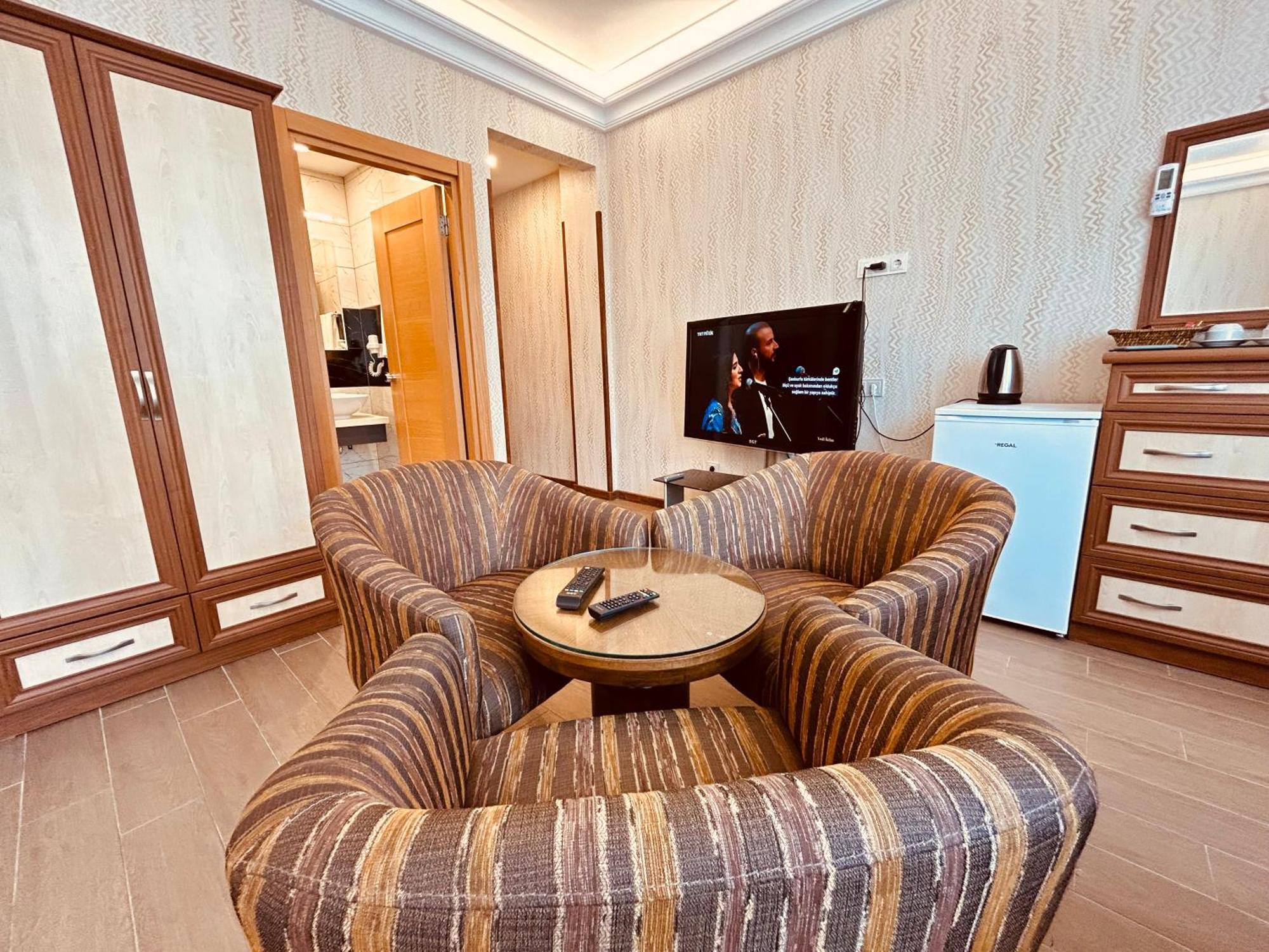 Hotel Lily *