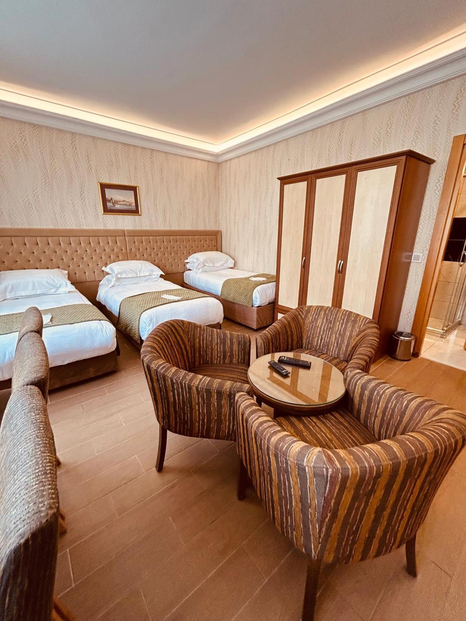 Hotel Lily *