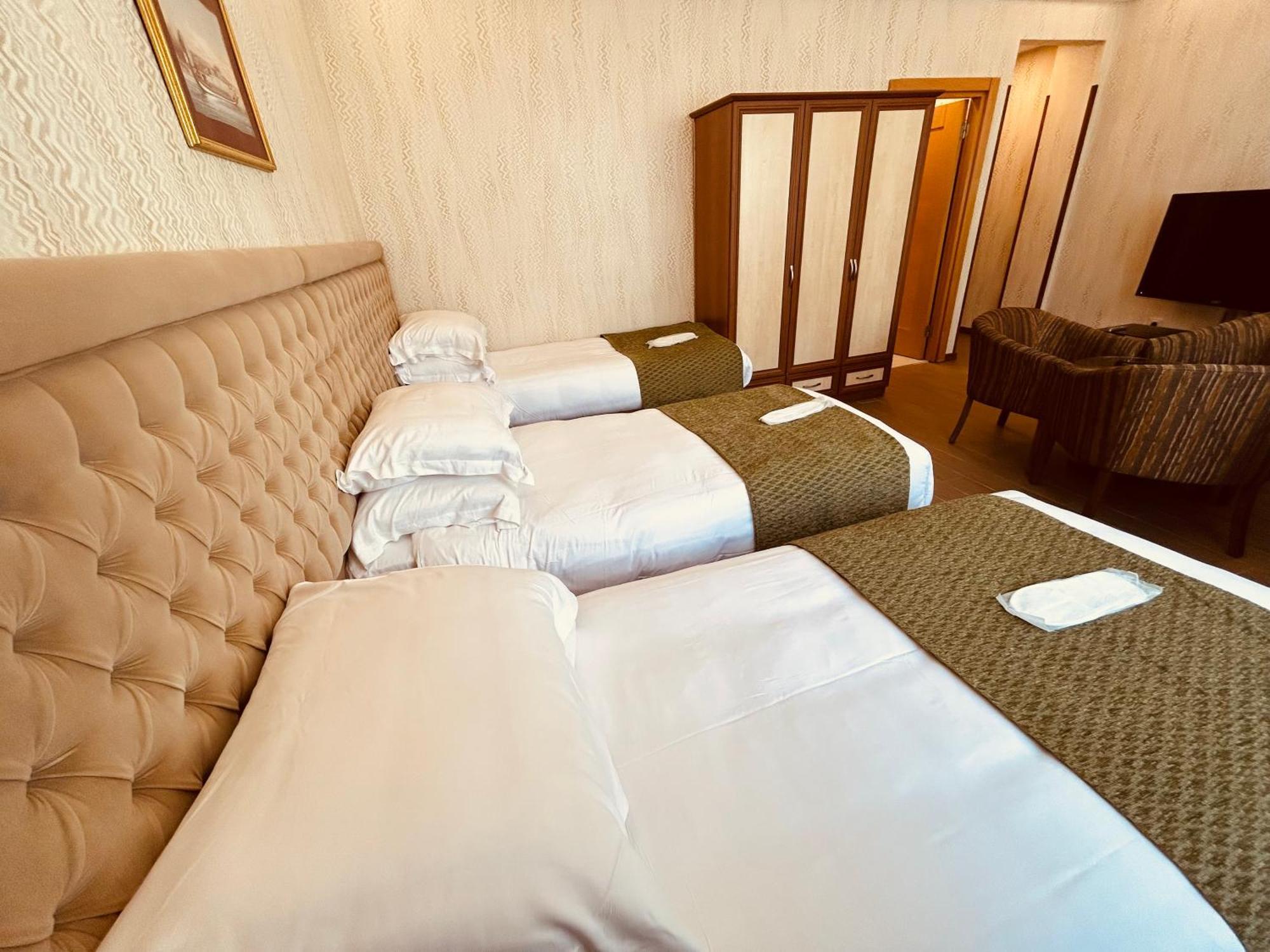 Lily Hotel