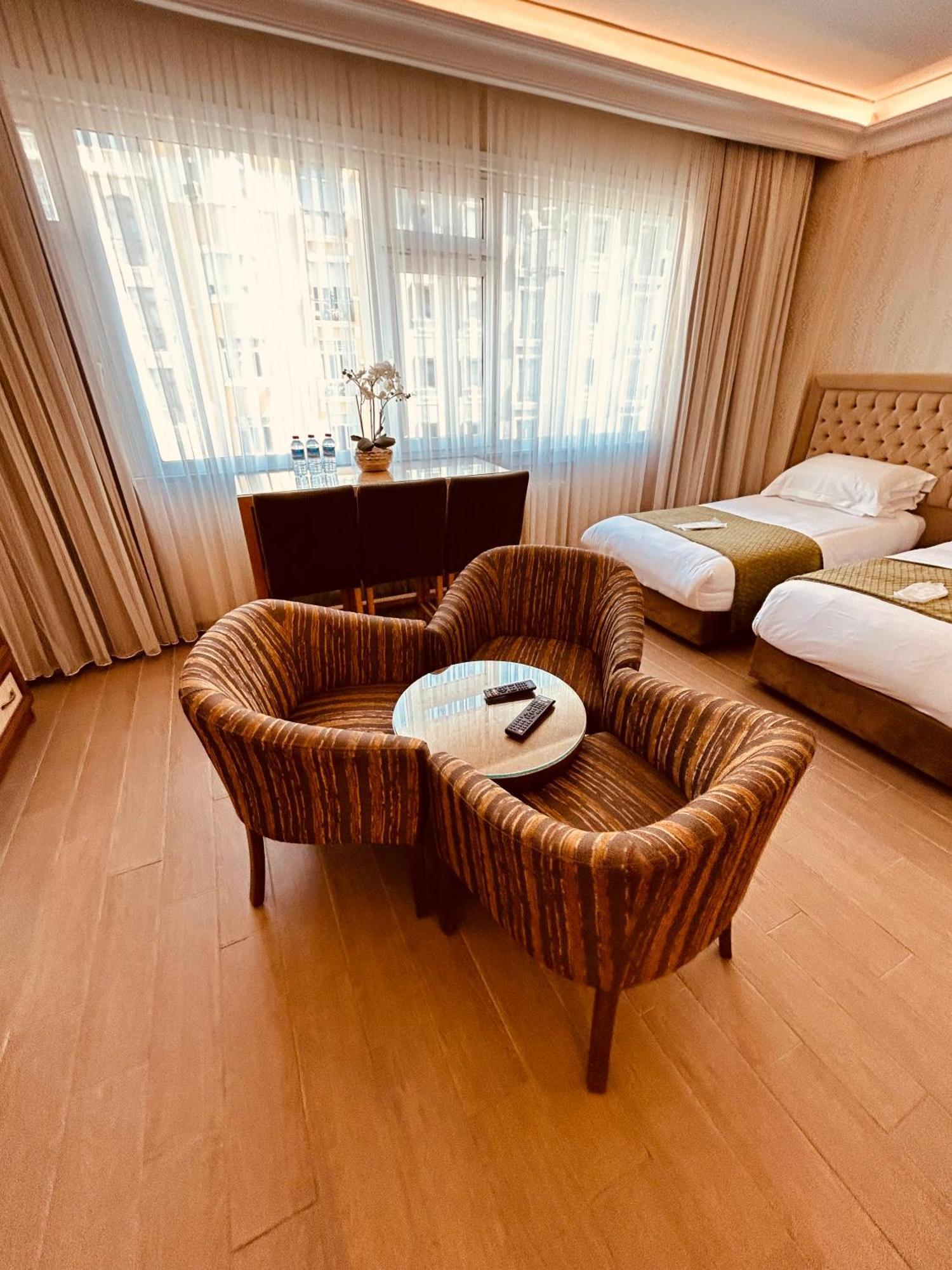 Hotel Lily *