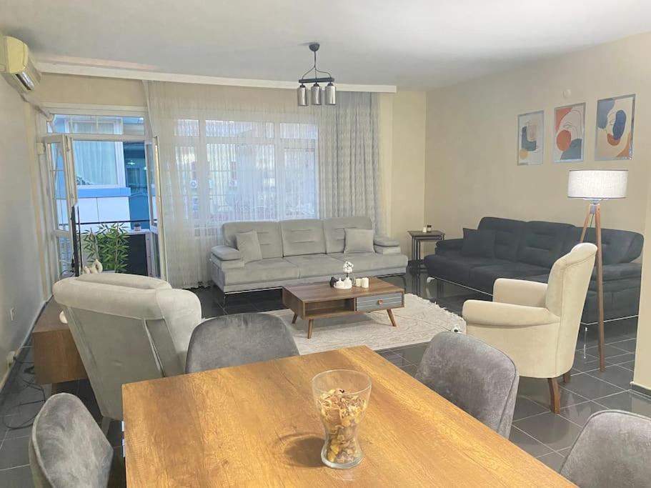 Comfy - Spacious Flat On The Kadikoey Seaside