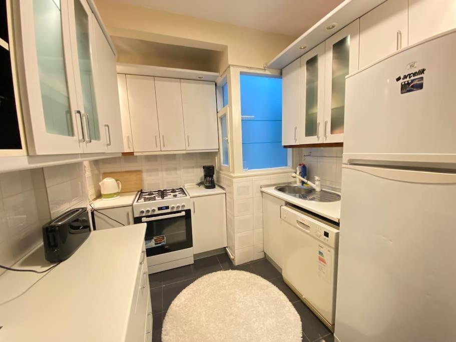 Comfy - Spacious Flat On The Kadikoey Seaside Daire *