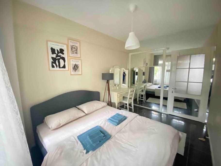 Comfy - Spacious Flat On The Kadikoey Seaside *