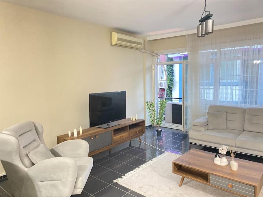 Apartment Comfy - Spacious Flat On The Kadikoey Seaside