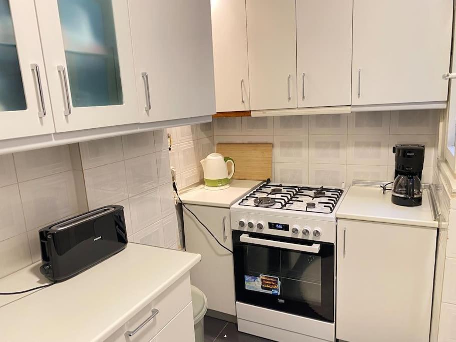 Comfy - Spacious Flat On The Kadikoey Seaside *