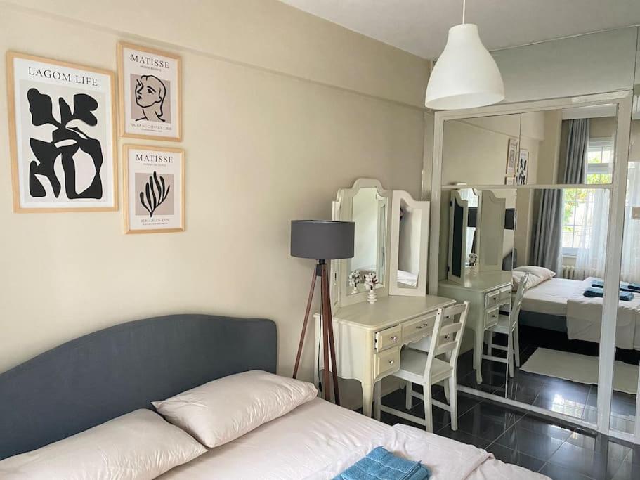 Comfy - Spacious Flat On The Kadikoey Seaside Daire *