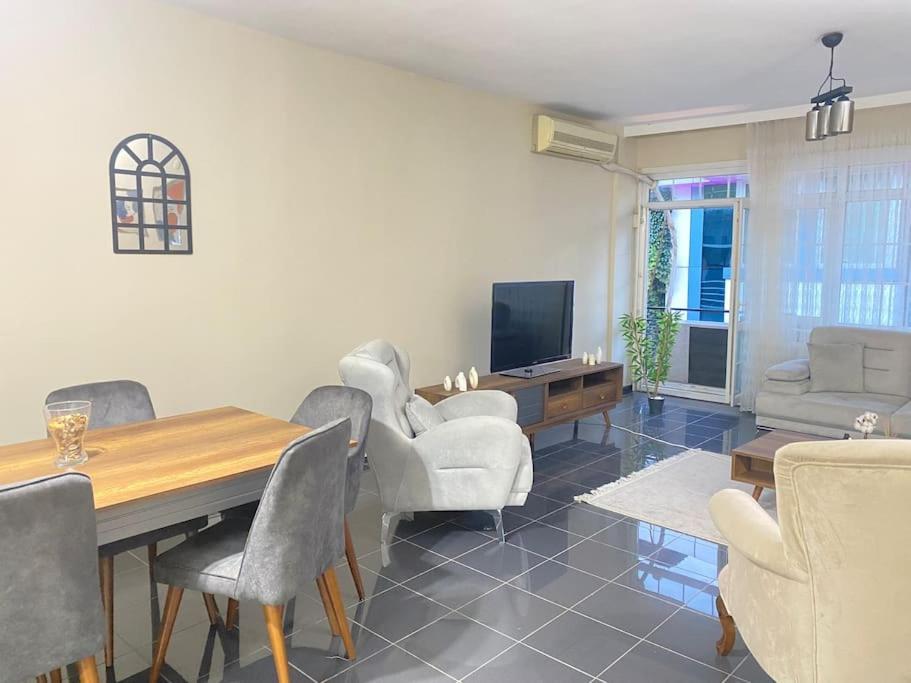Comfy - Spacious Flat On The Kadikoey Seaside İstanbul