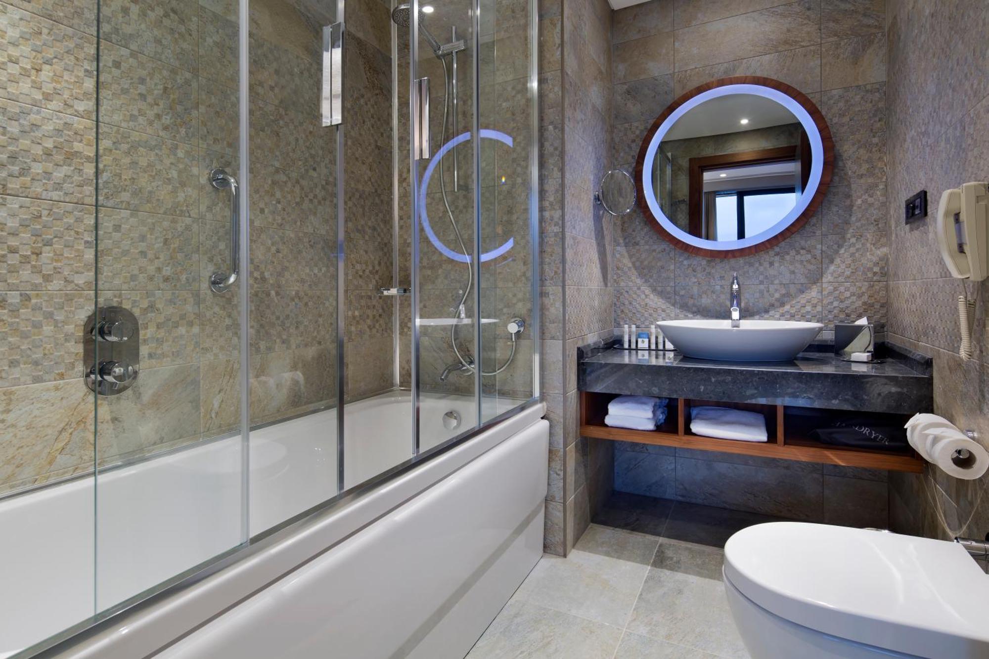 Hotel Doubletree By Hilton - Piyalepasa