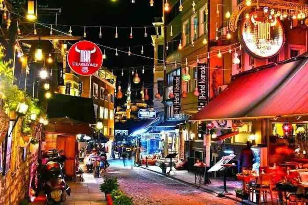 Historical Comfy Flat In Beyoglu Tophane, Galata Apartment *