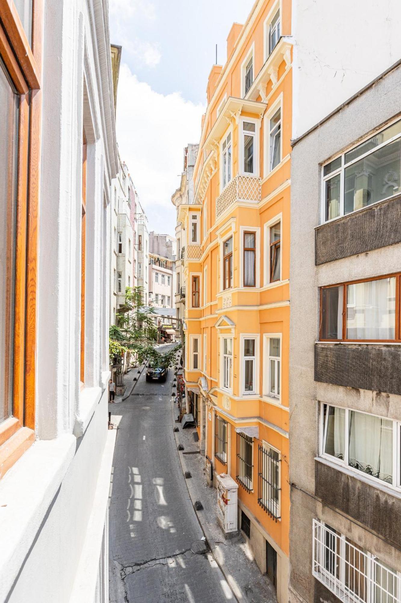 Pin Exclusive 1 Bd Taksim B4 * Istanbul