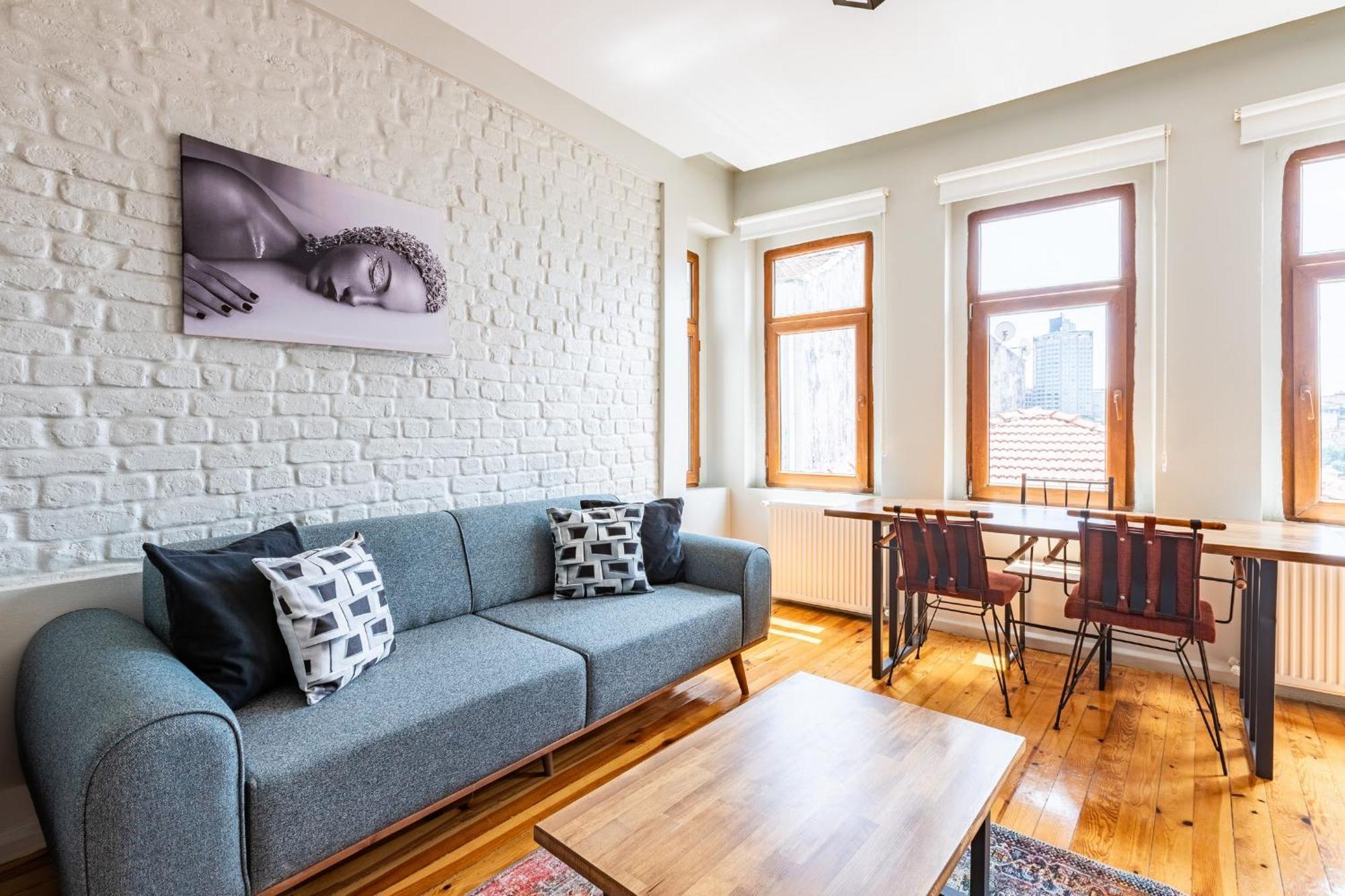 Pin Exclusive 1 Bd Taksim B4 *