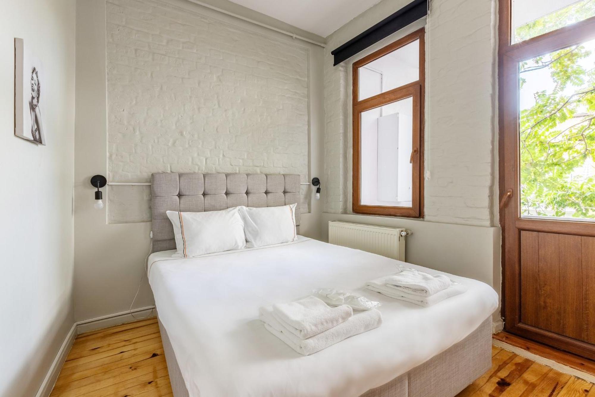 Pin Exclusive 1 Bd Taksim B3 *