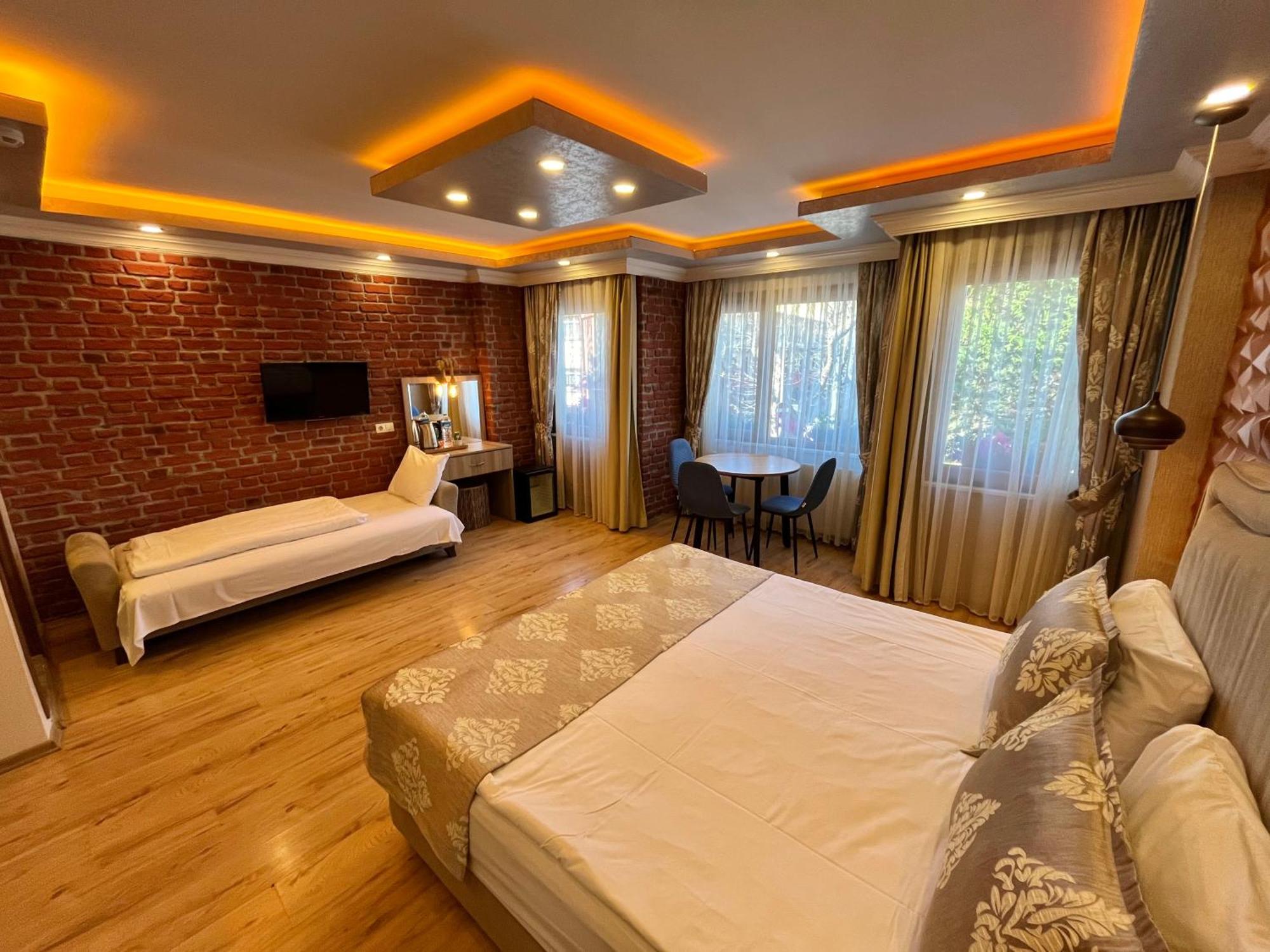 Meydan Hotel 2*