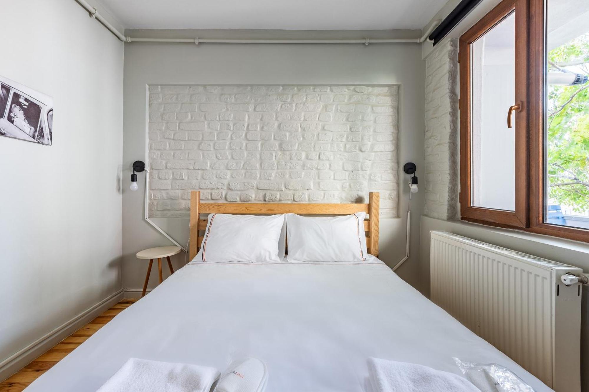 Pin Exclusive 1 Bd Taksim A4 * Istanbul