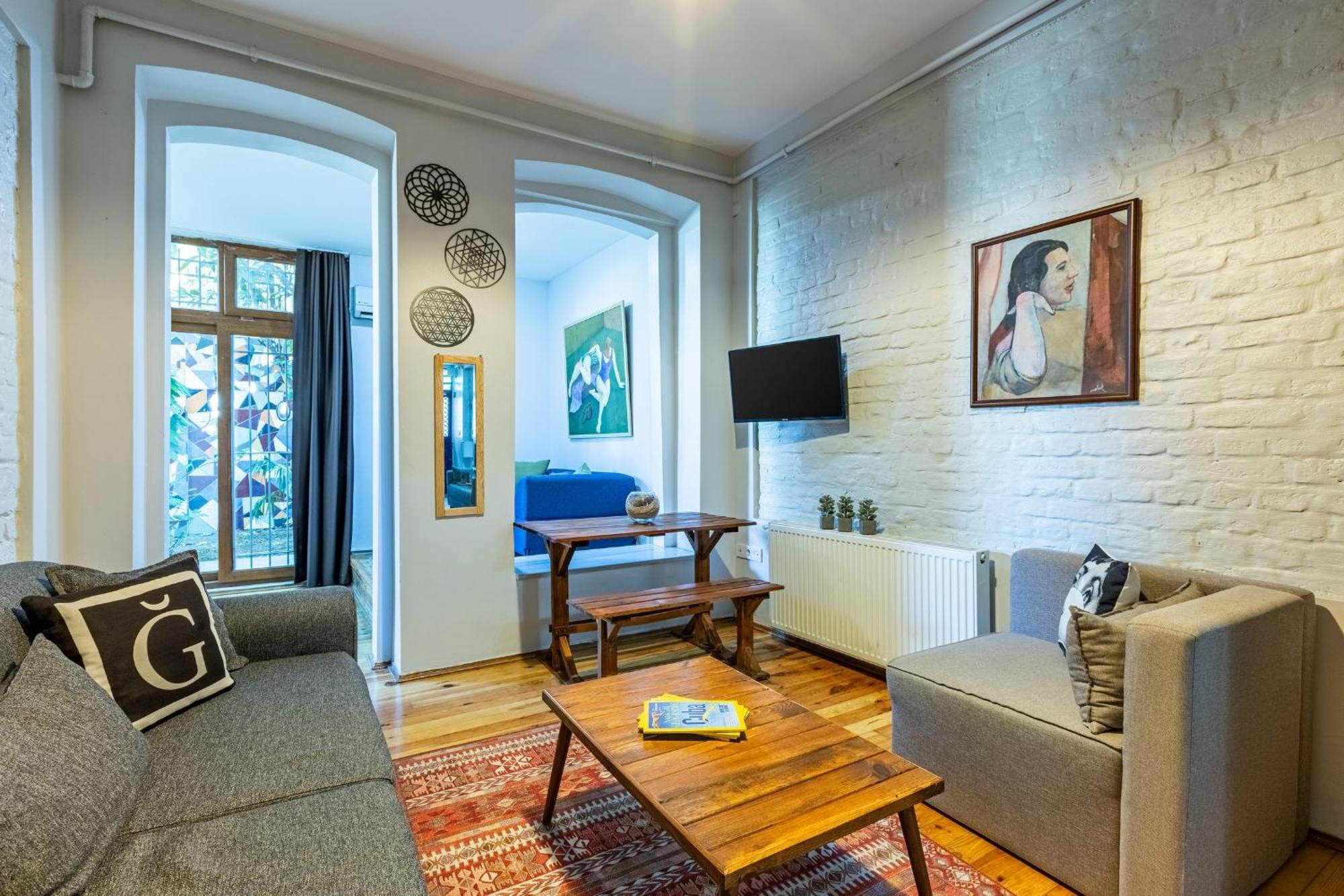 1 Bd Chic Garden Flat In Taksim Apartment Istanbul