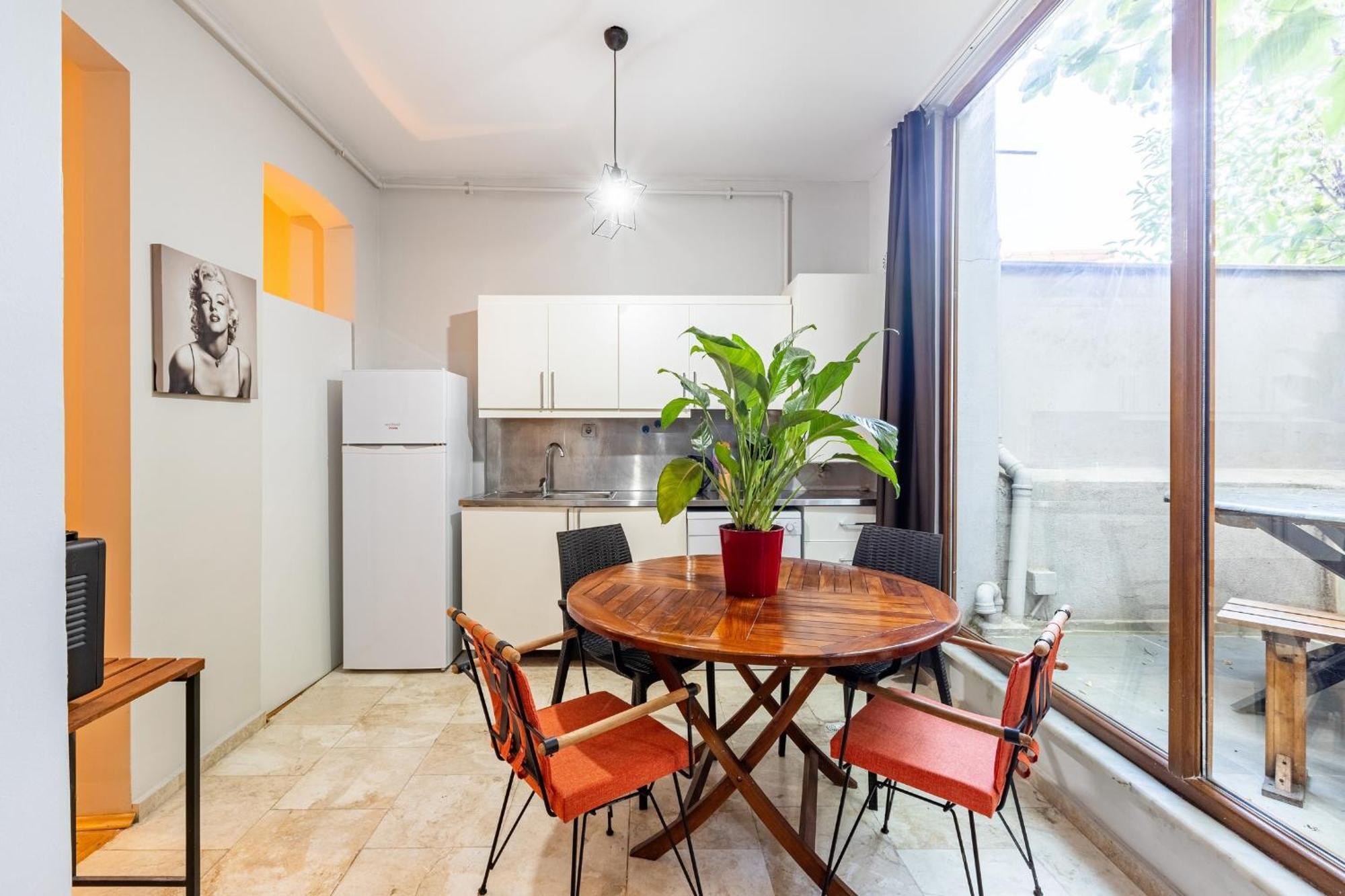 1 Bd Chic Garden Flat In Taksim Apartment *