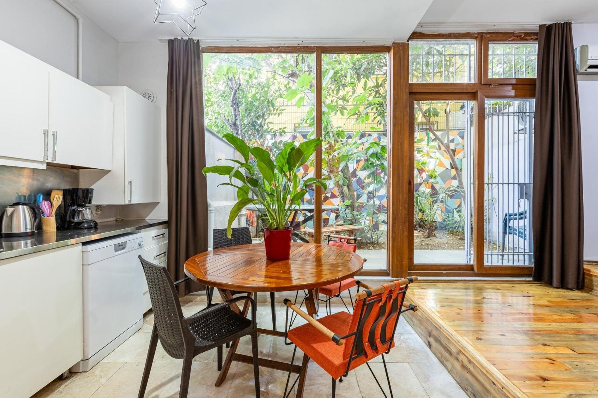 1 Bd Chic Garden Flat In Taksim * Istanbul