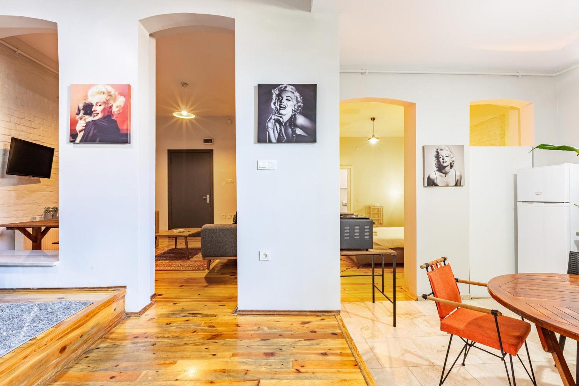 Apartment 1 Bd Chic Garden Flat In Taksim Istanbul