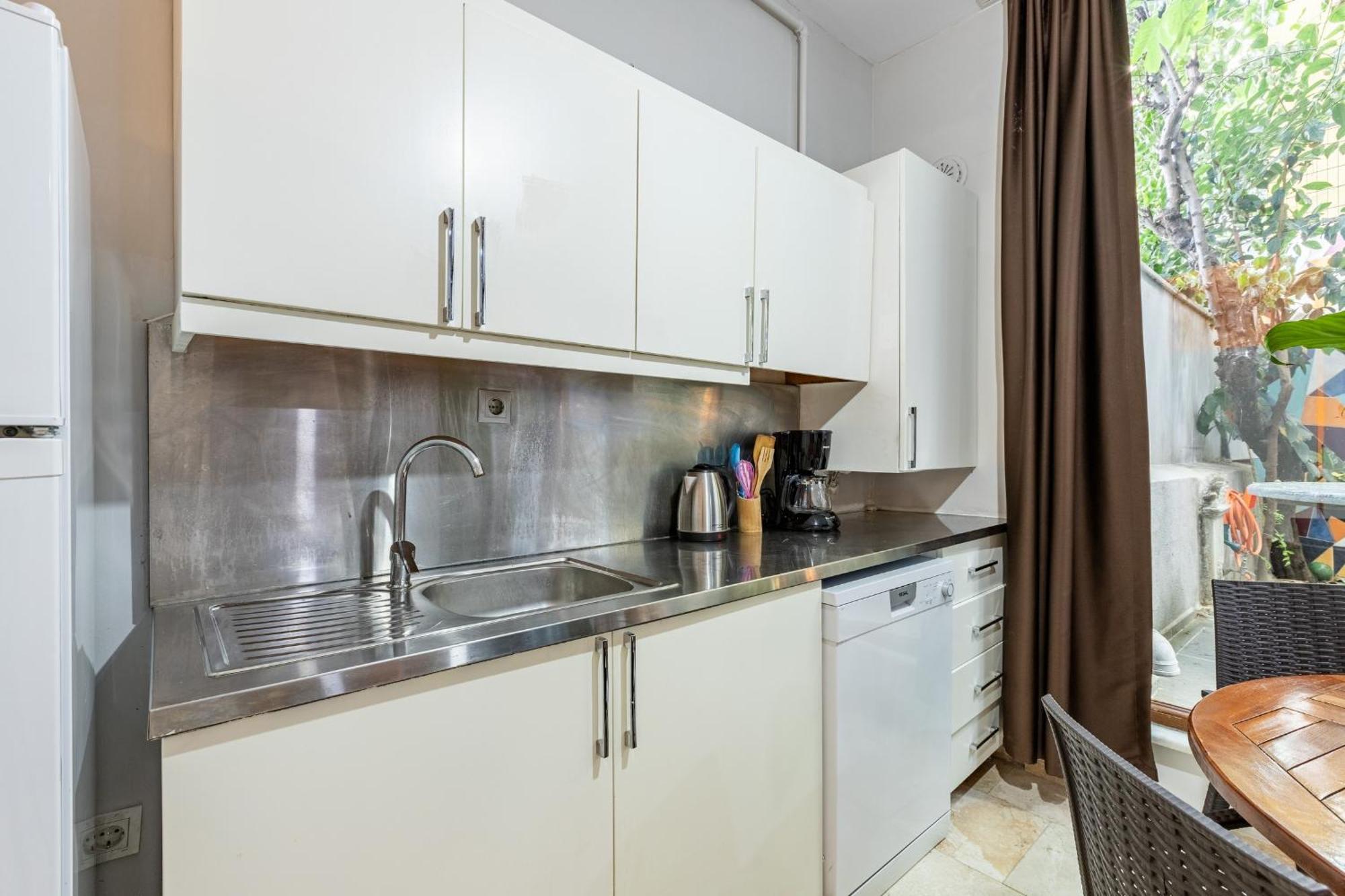 1 Bd Chic Garden Flat In Taksim * Istanbul