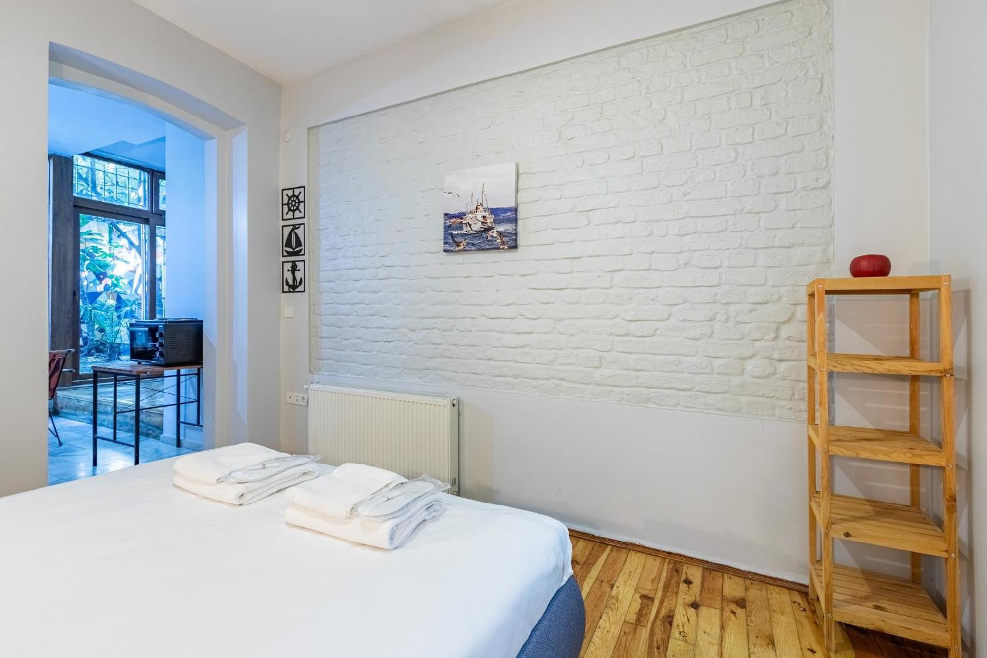 1 Bd Chic Garden Flat In Taksim Apartment