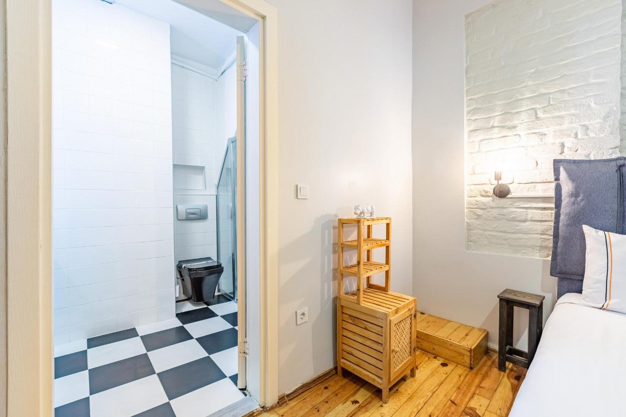 1 Bd Chic Garden Flat In Taksim