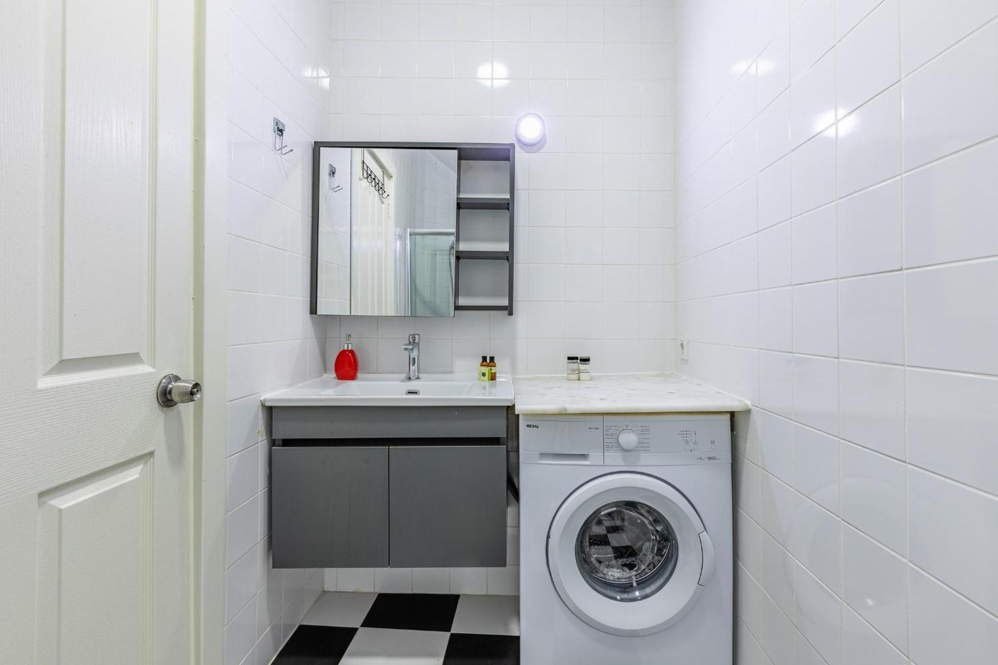 Apartment 1 Bd Chic Garden Flat In Taksim *