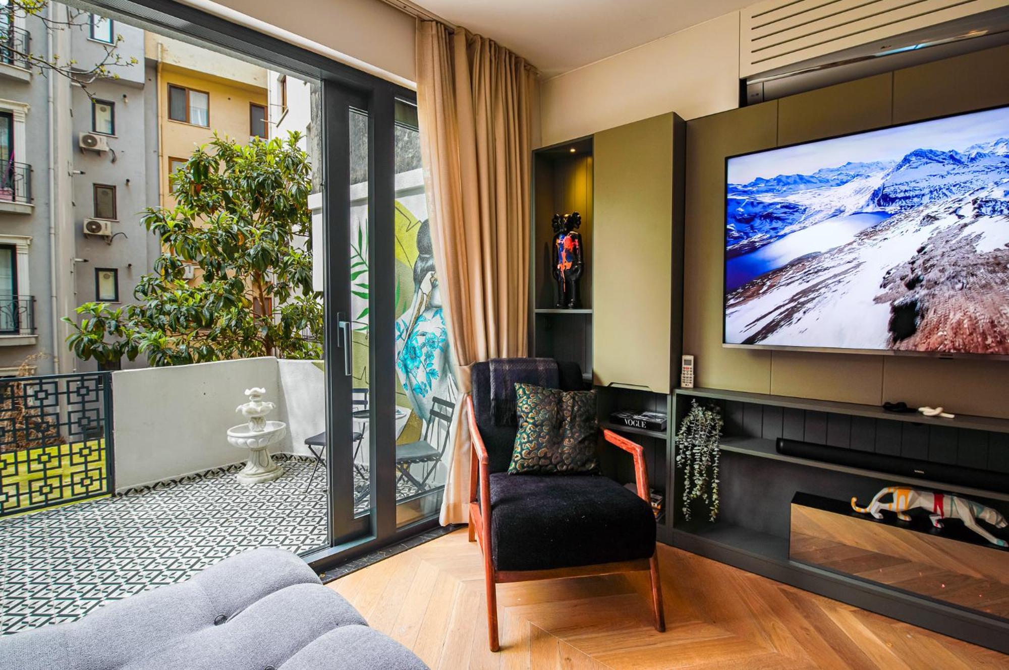 Designer In Art District With Terrace Garden Daire İstanbul