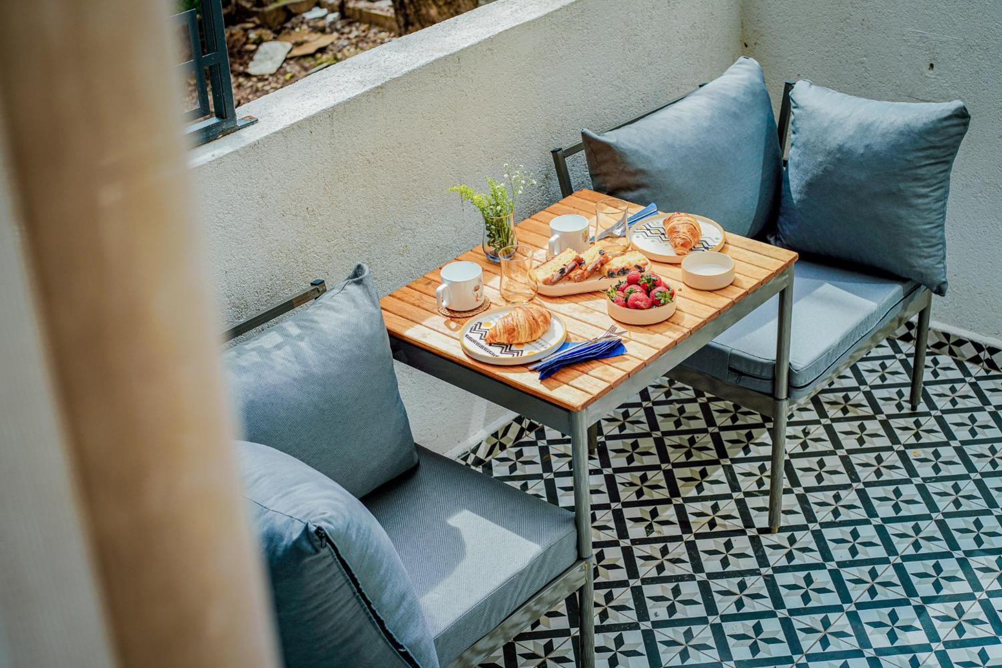 Designer In Art District With Terrace Garden