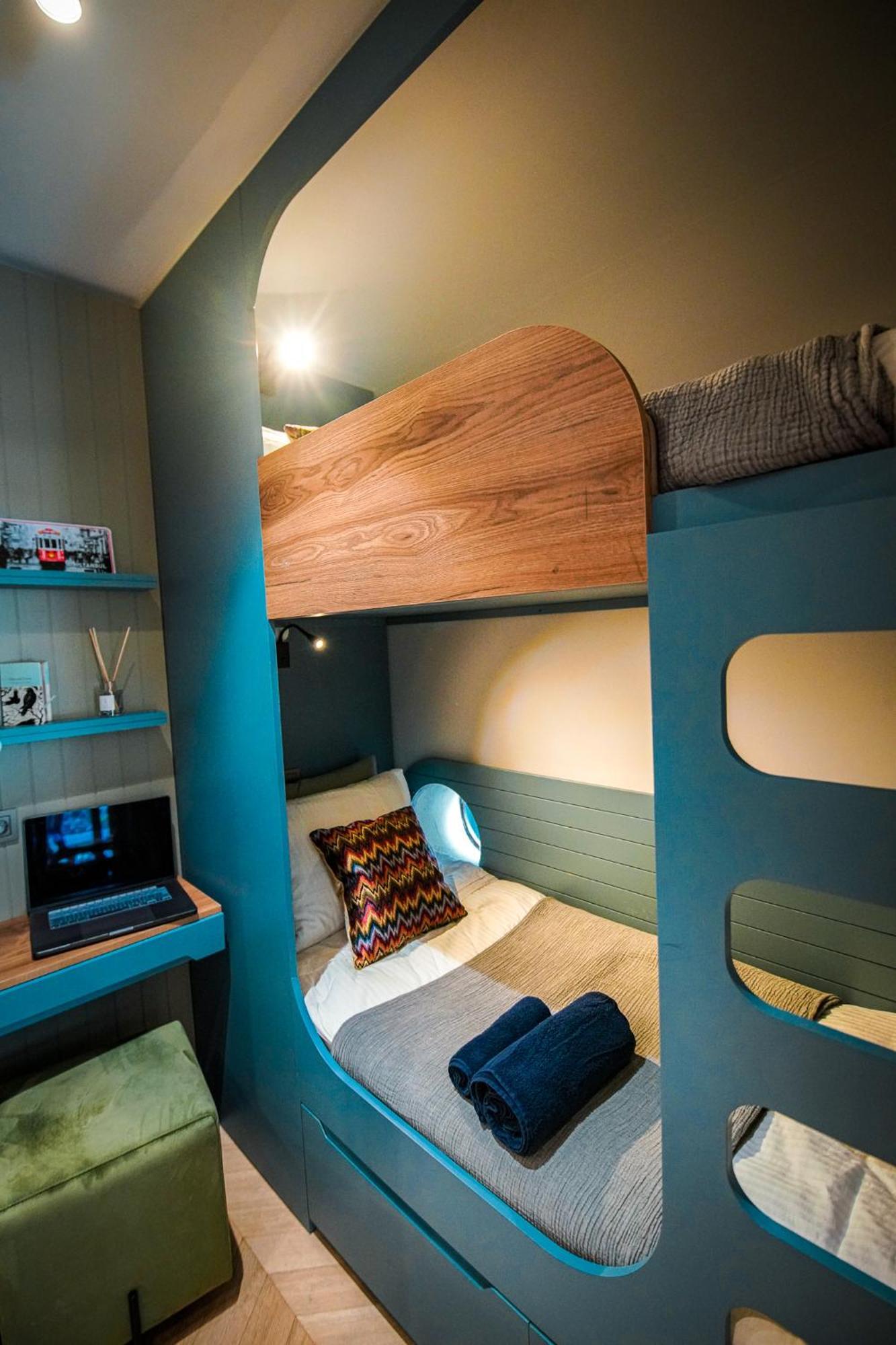 Designer In Art District With Terrace Garden Daire İstanbul