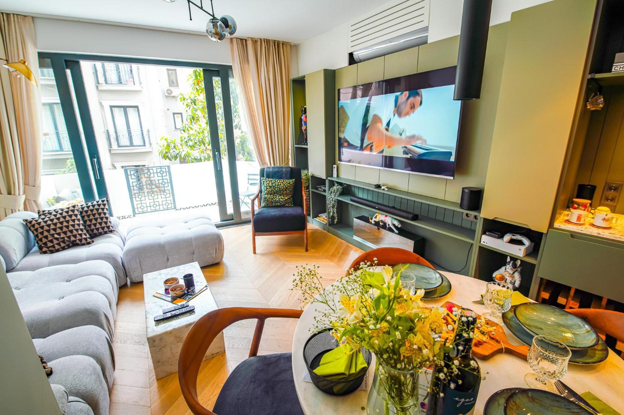 Designer In Art District With Terrace Garden Daire