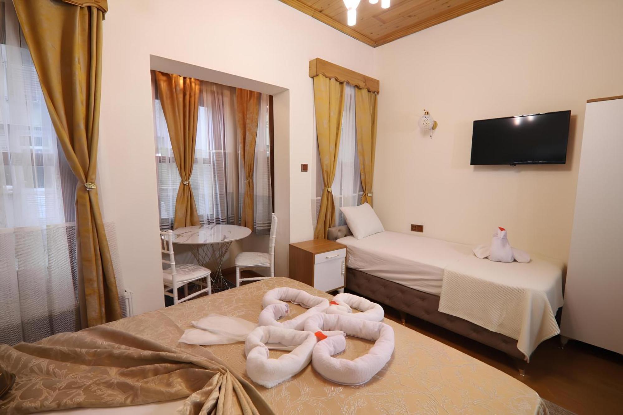 Royal Gur Hotel *