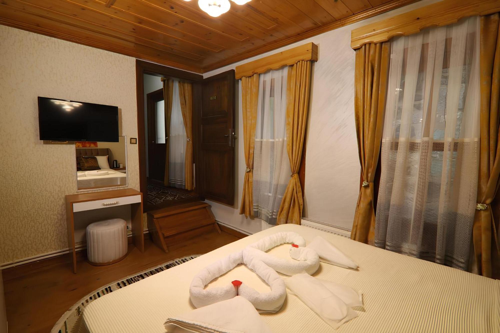Royal Gur Hotel *