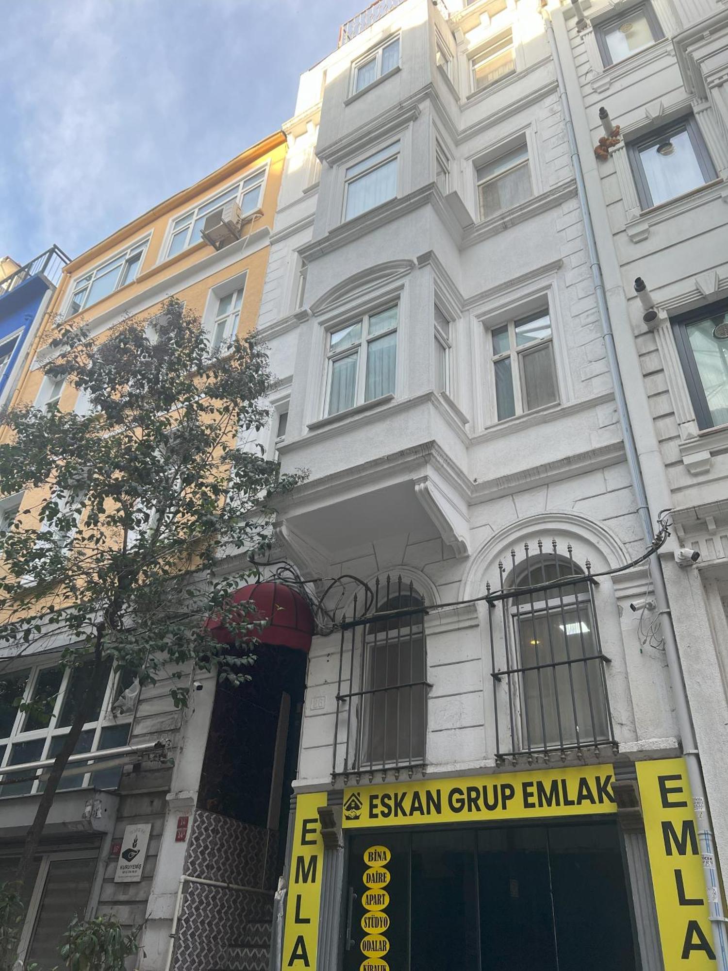 Aparthotel Aura *