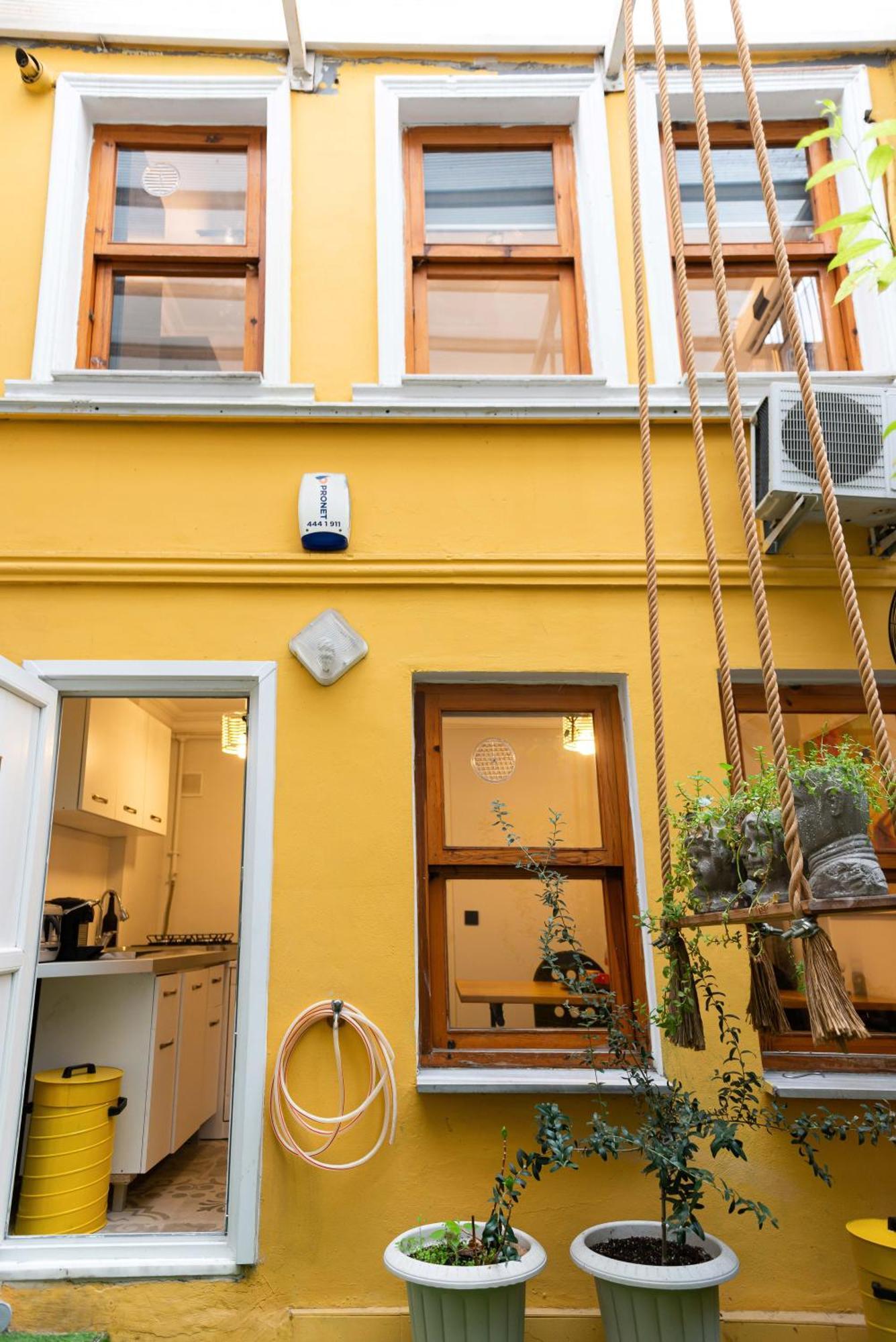 La Gardenia : 4br With Private Garden Villa