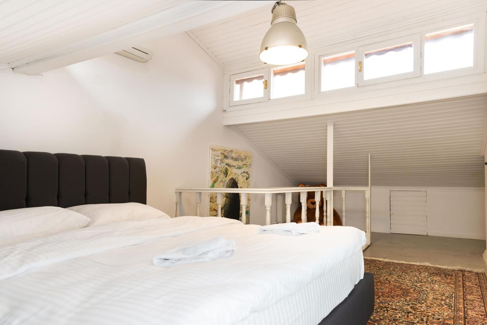 La Gardenia : 4br With Private Garden
