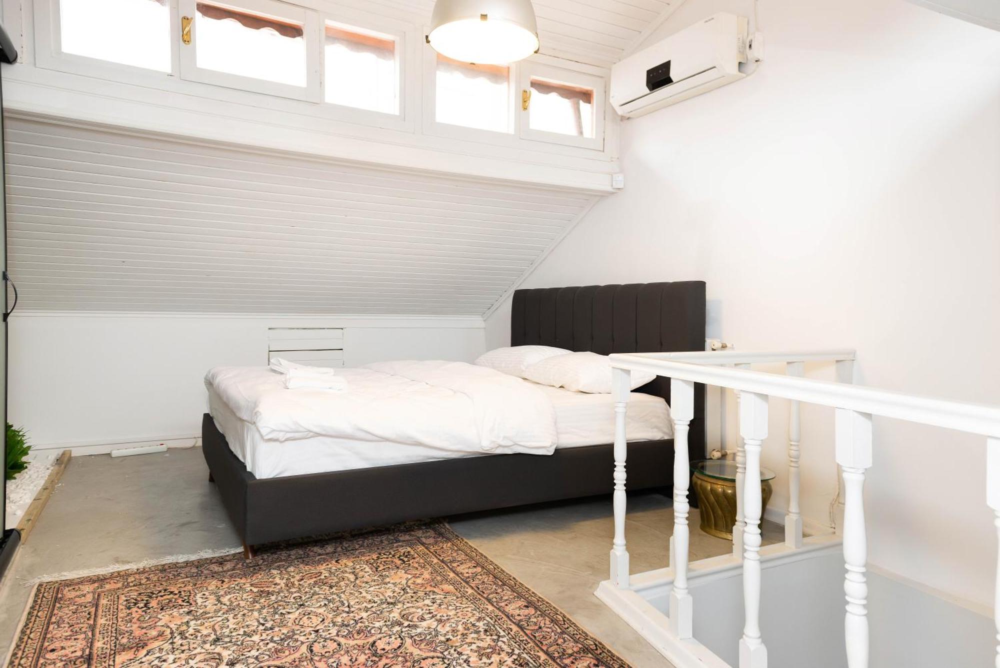 La Gardenia : 4br With Private Garden