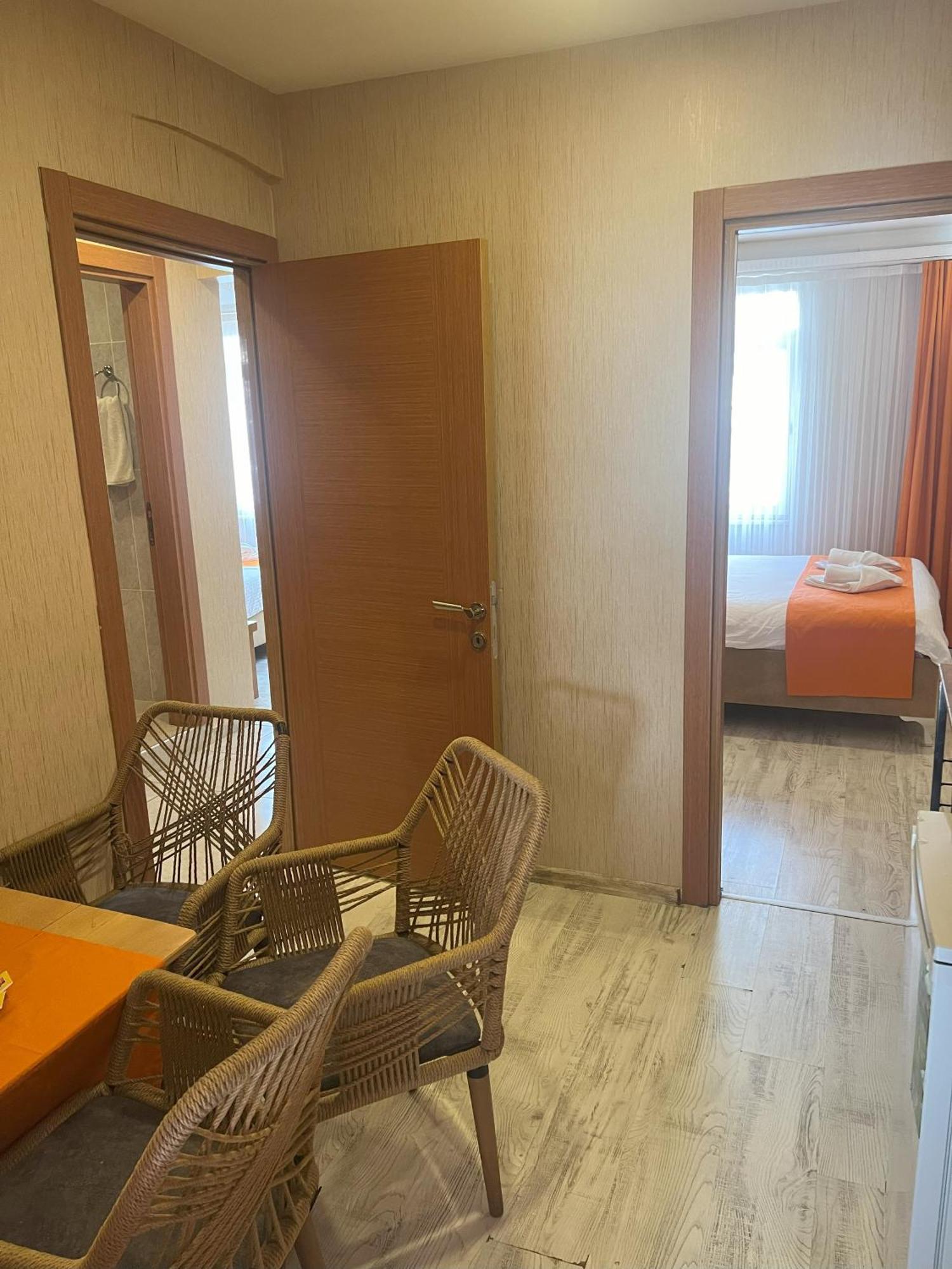 Aparthotel Aura *