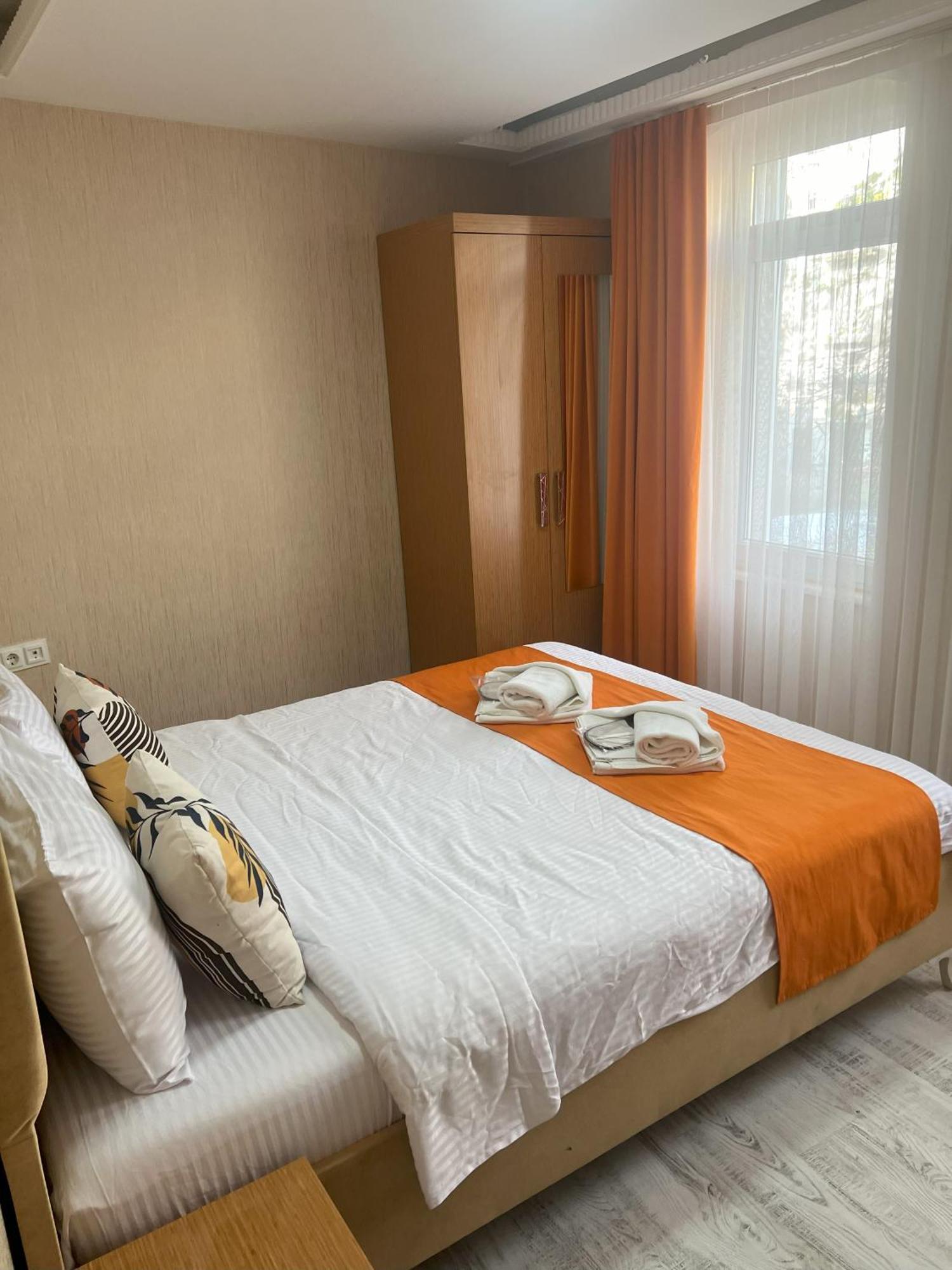Aparthotel Aura *