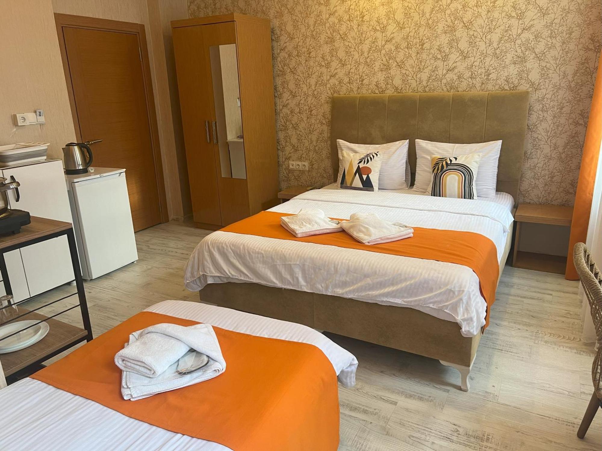 Aura Aparthotel