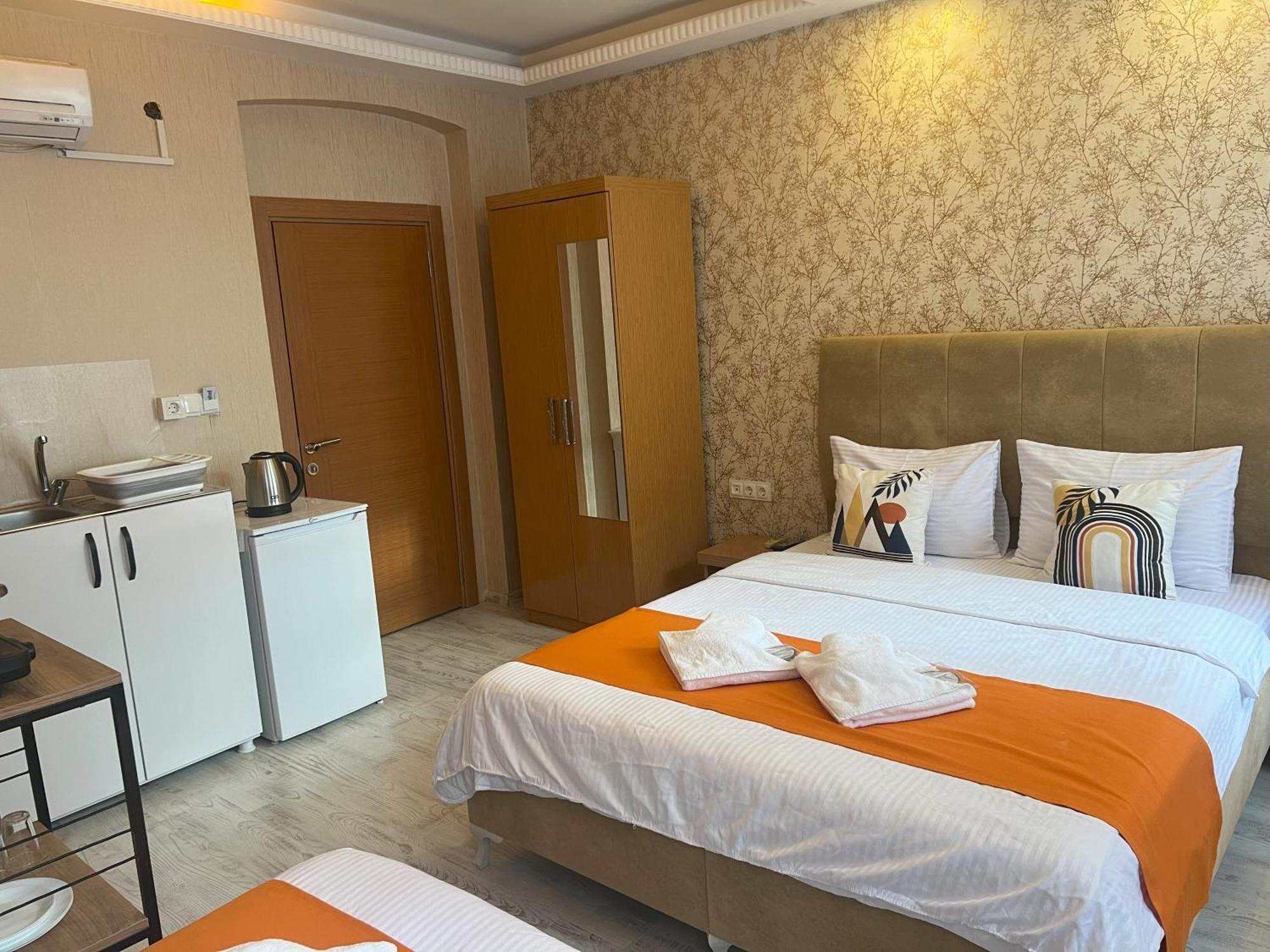 Aura Aparthotel