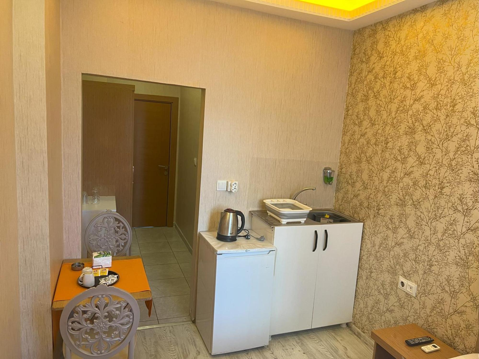 Aura Aparthotel