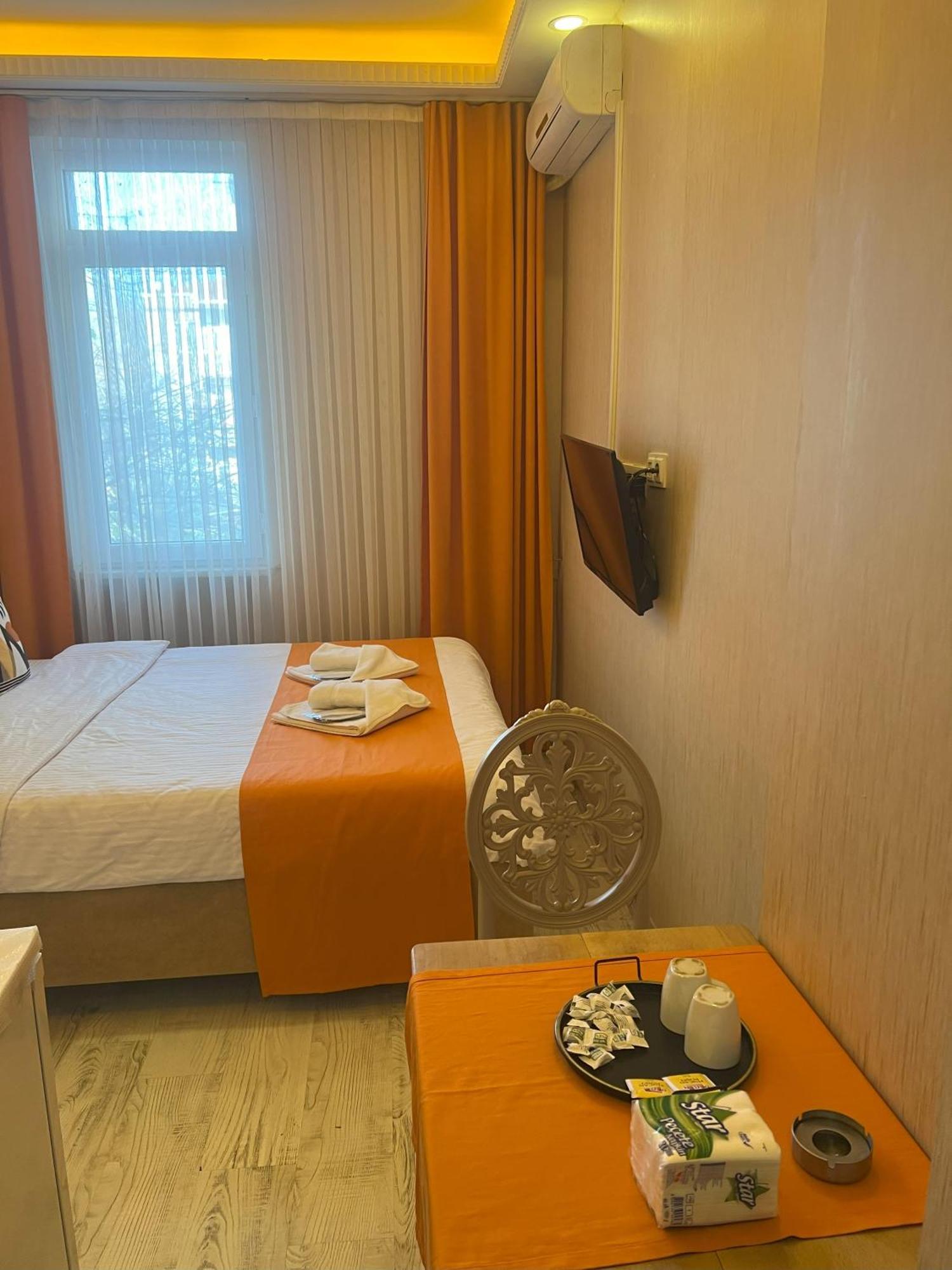 Aura Aparthotel *