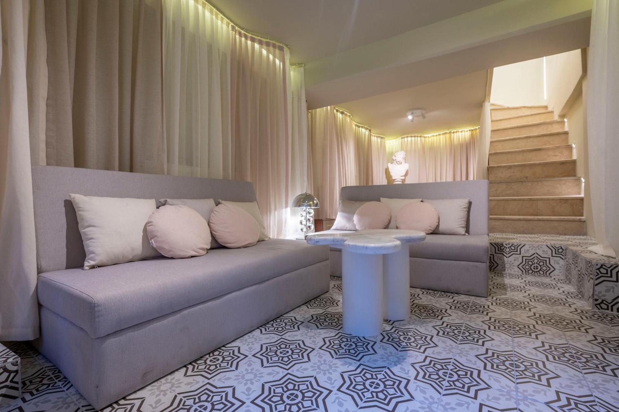 The Stylish Townhouse - Center