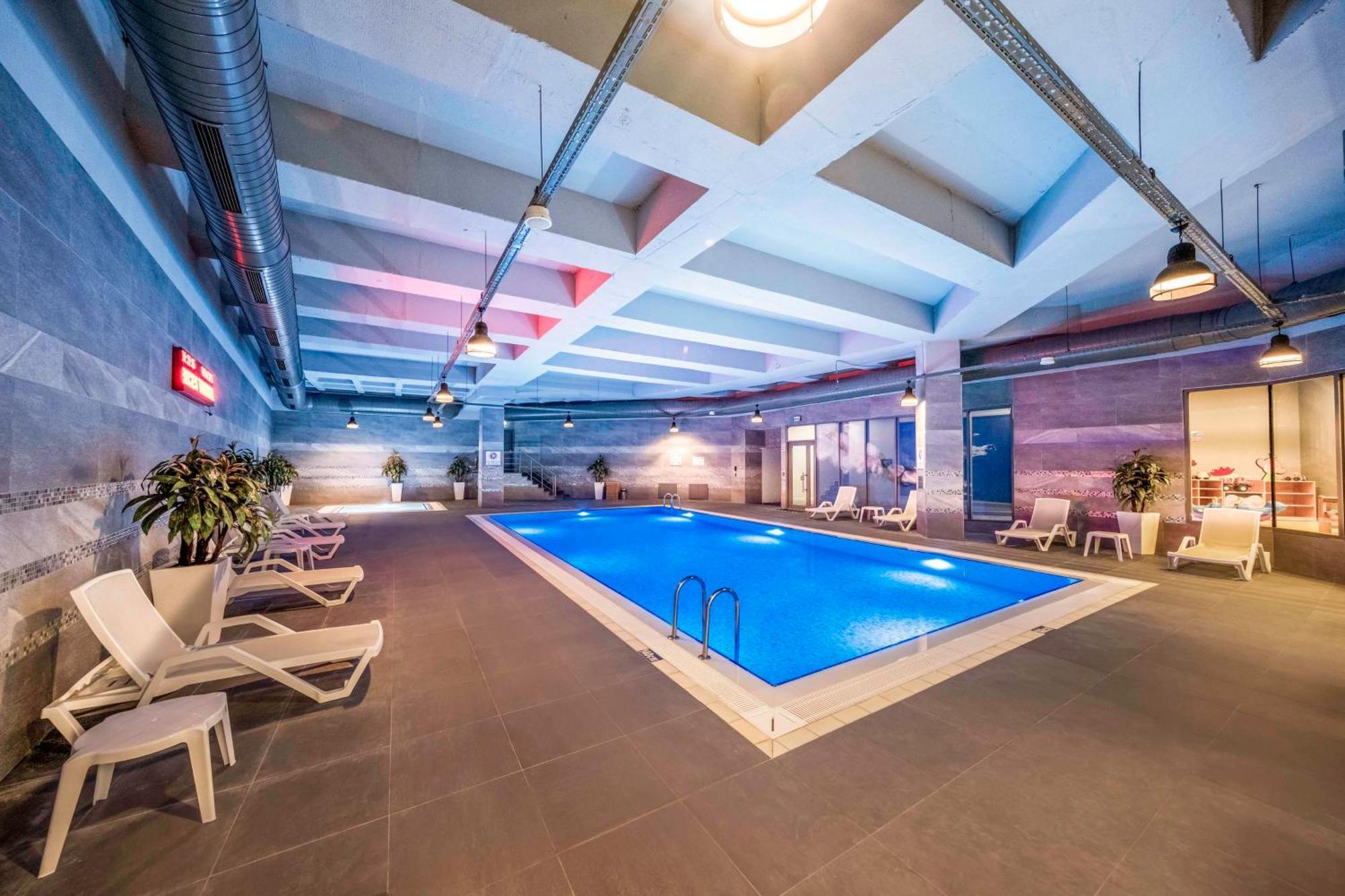 Hotel Radisson Residences Vadistanbul 4*