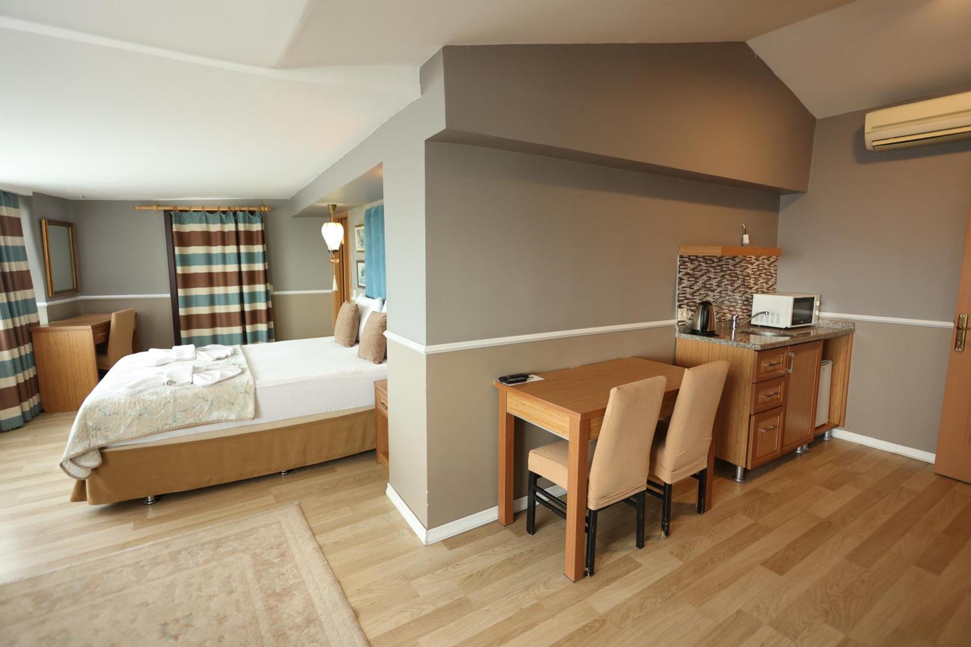 Tashkonak Hotel 3*