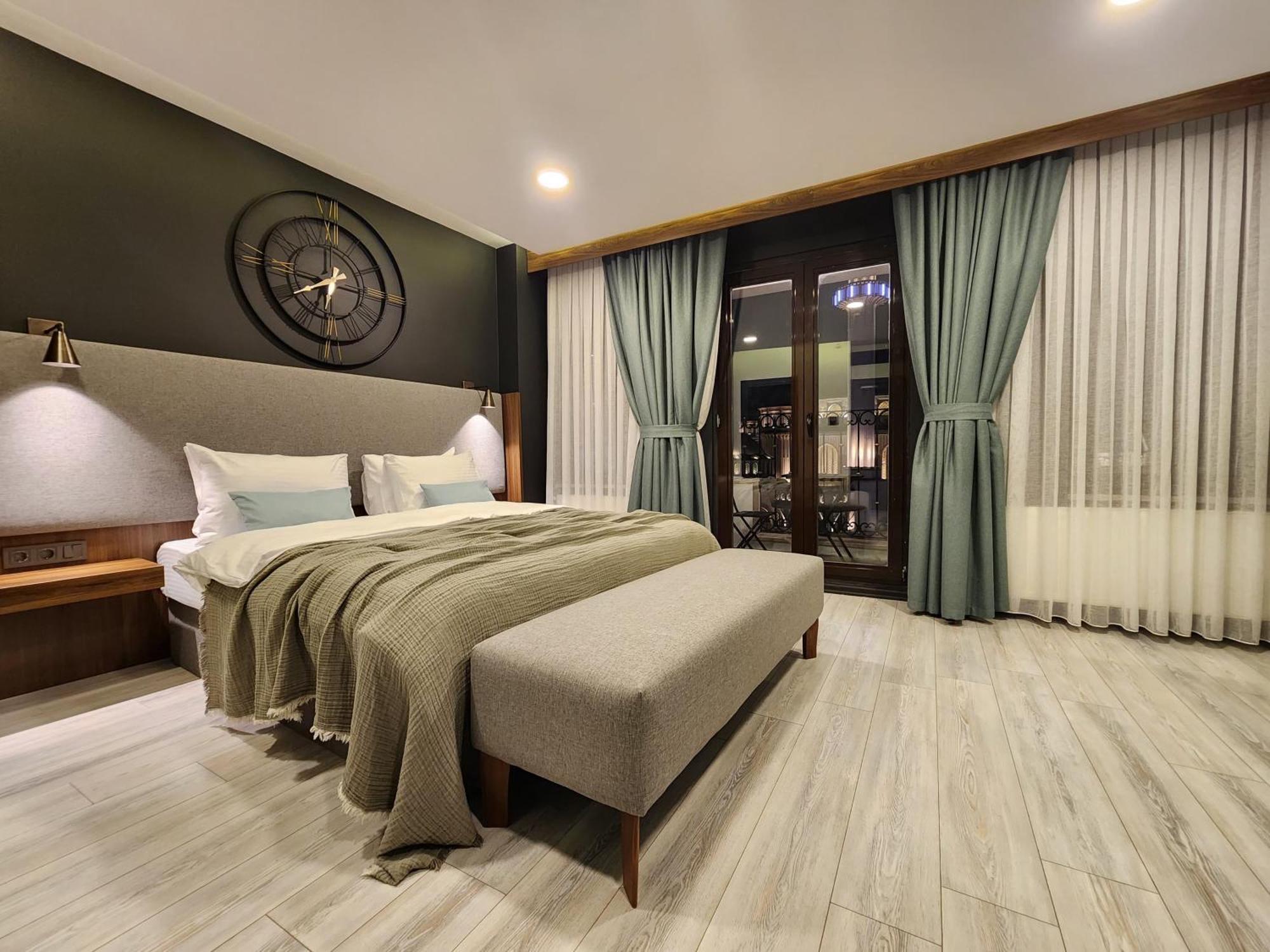 Taksim Landhouse Hotel 4*