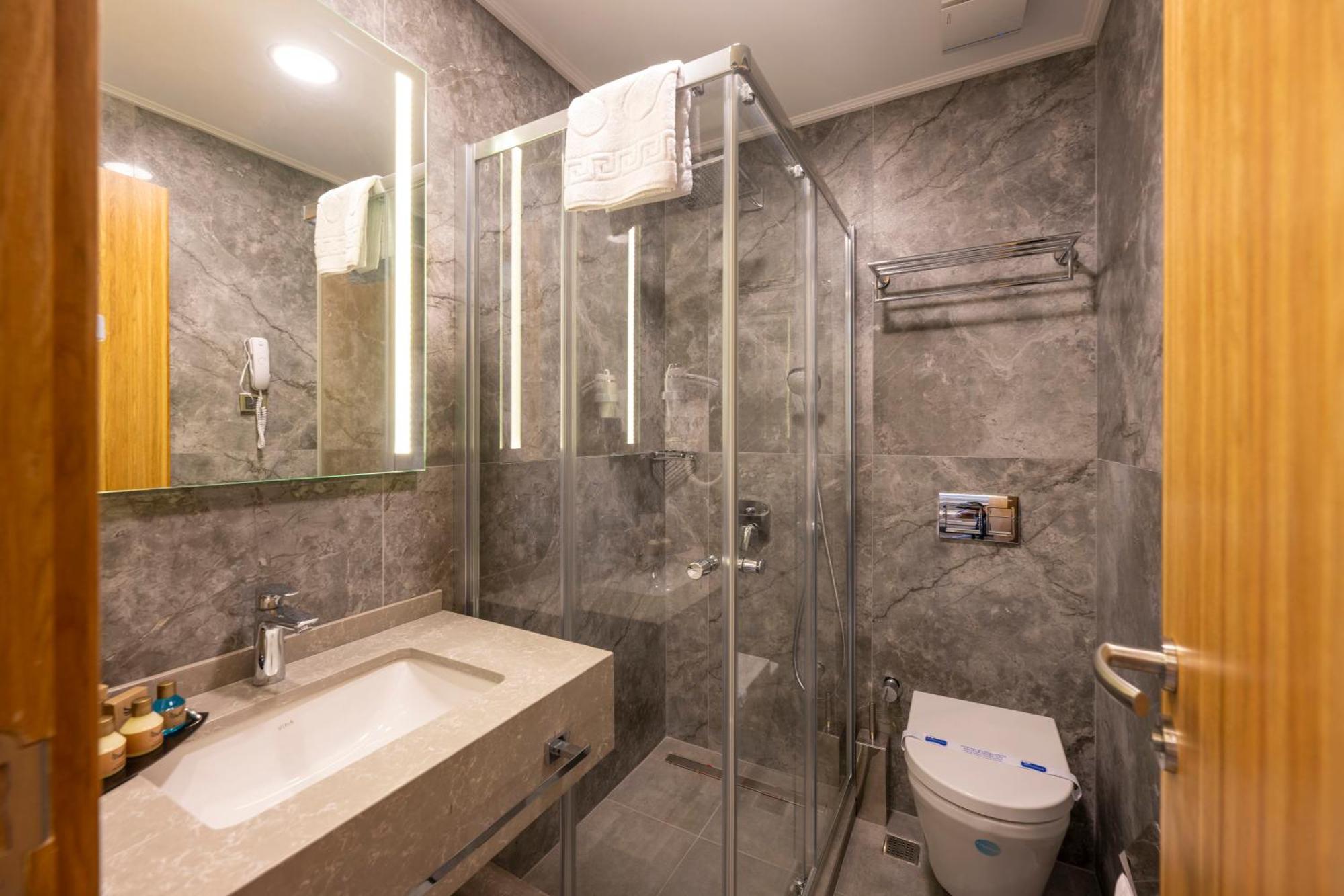 Ravi Hotel 3*
