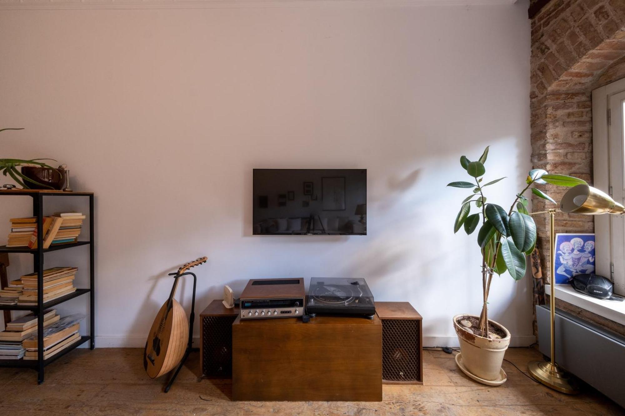 The Riviera Loft : Lovely 1br W/ Stunning Terrace Apartment