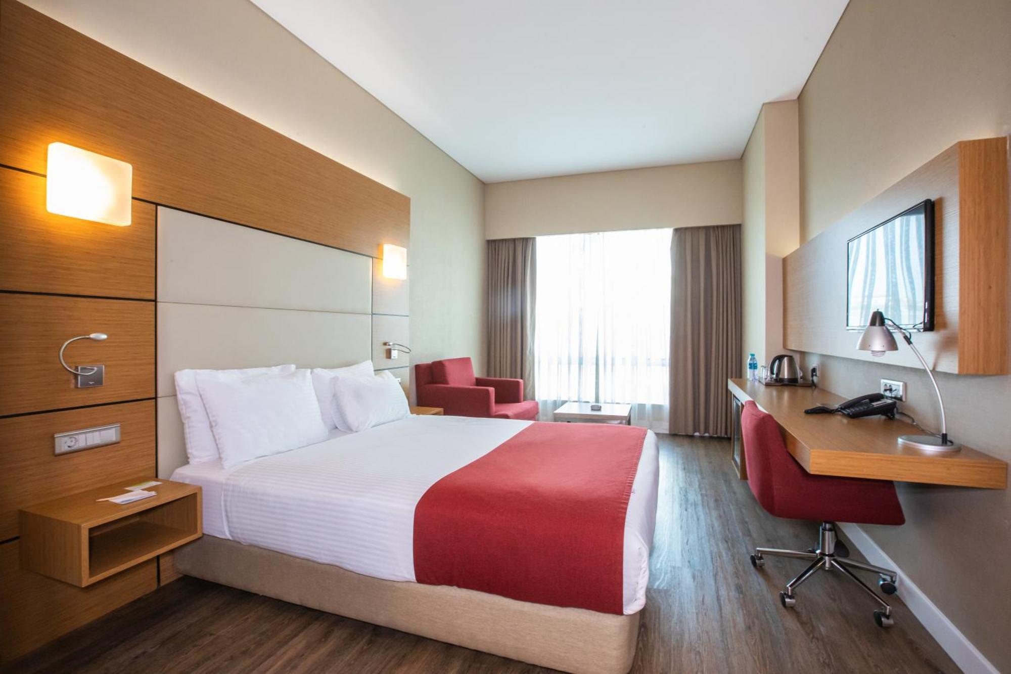 Hotel Ramada Encore Kartal 4*