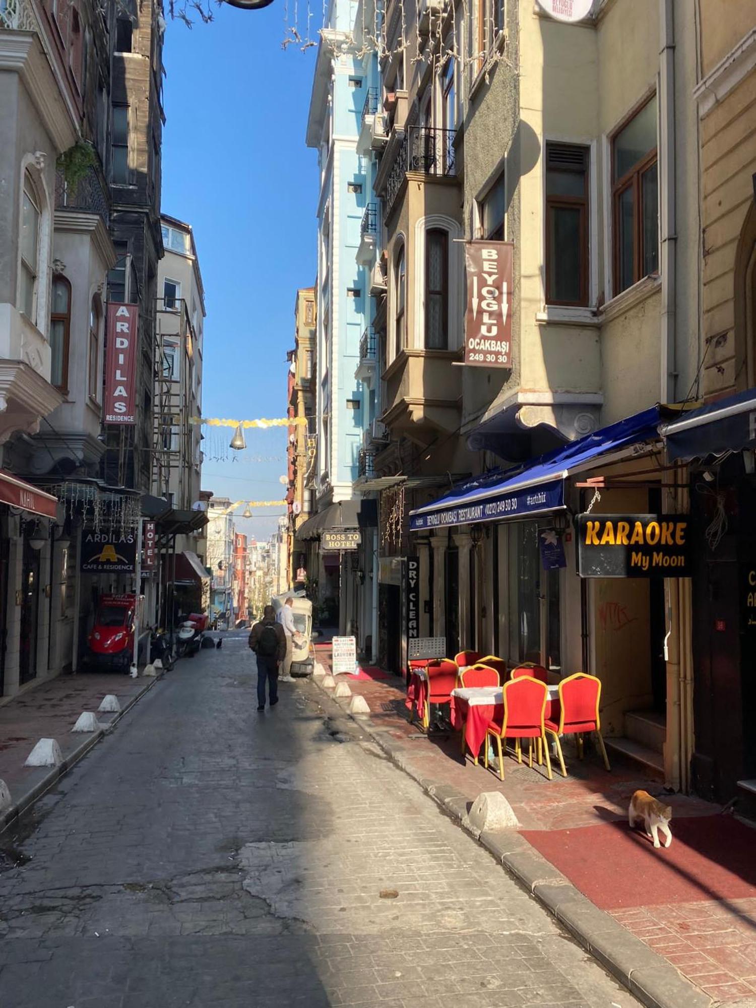 Aparthotel In The Bar Street *